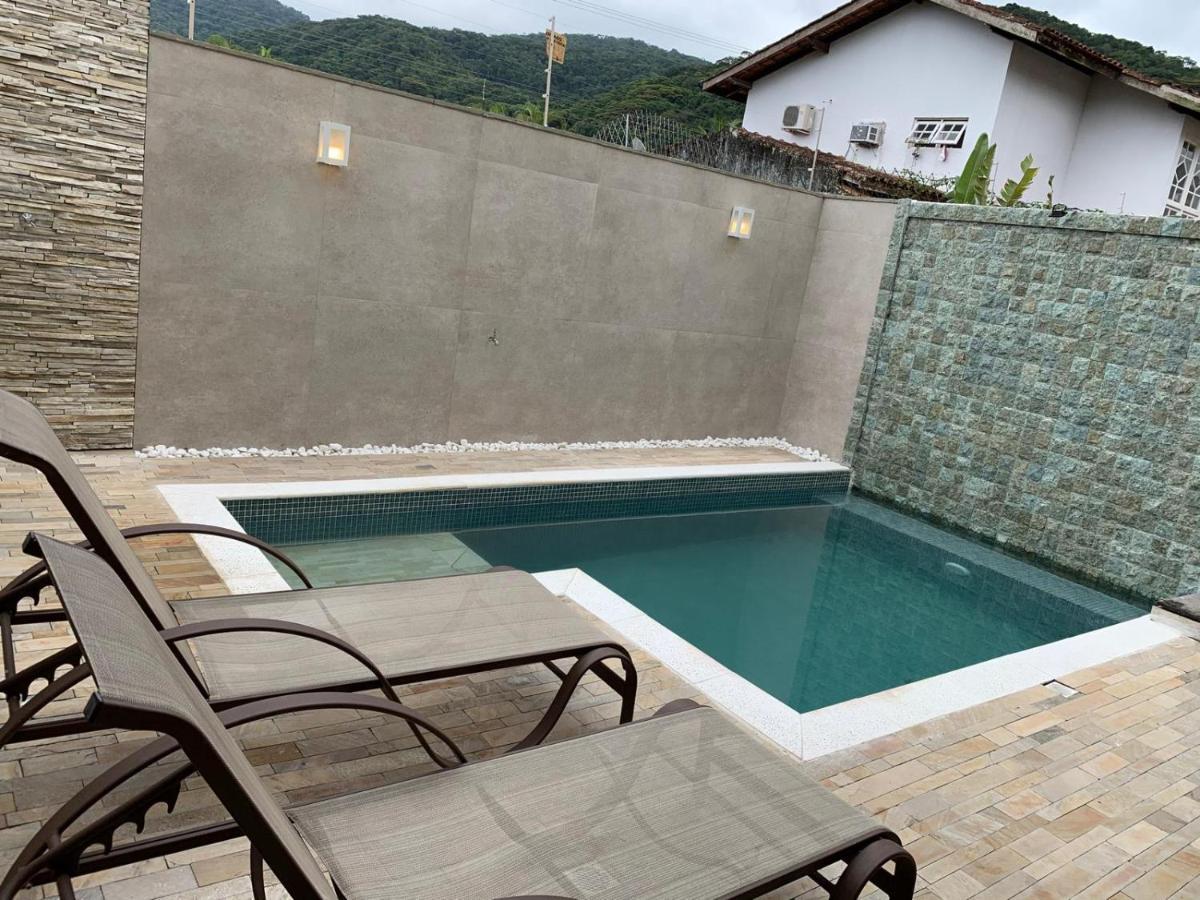 Casa em condomínio fechado, com piscina privativa em Juquehy São Sebastião Exterior foto