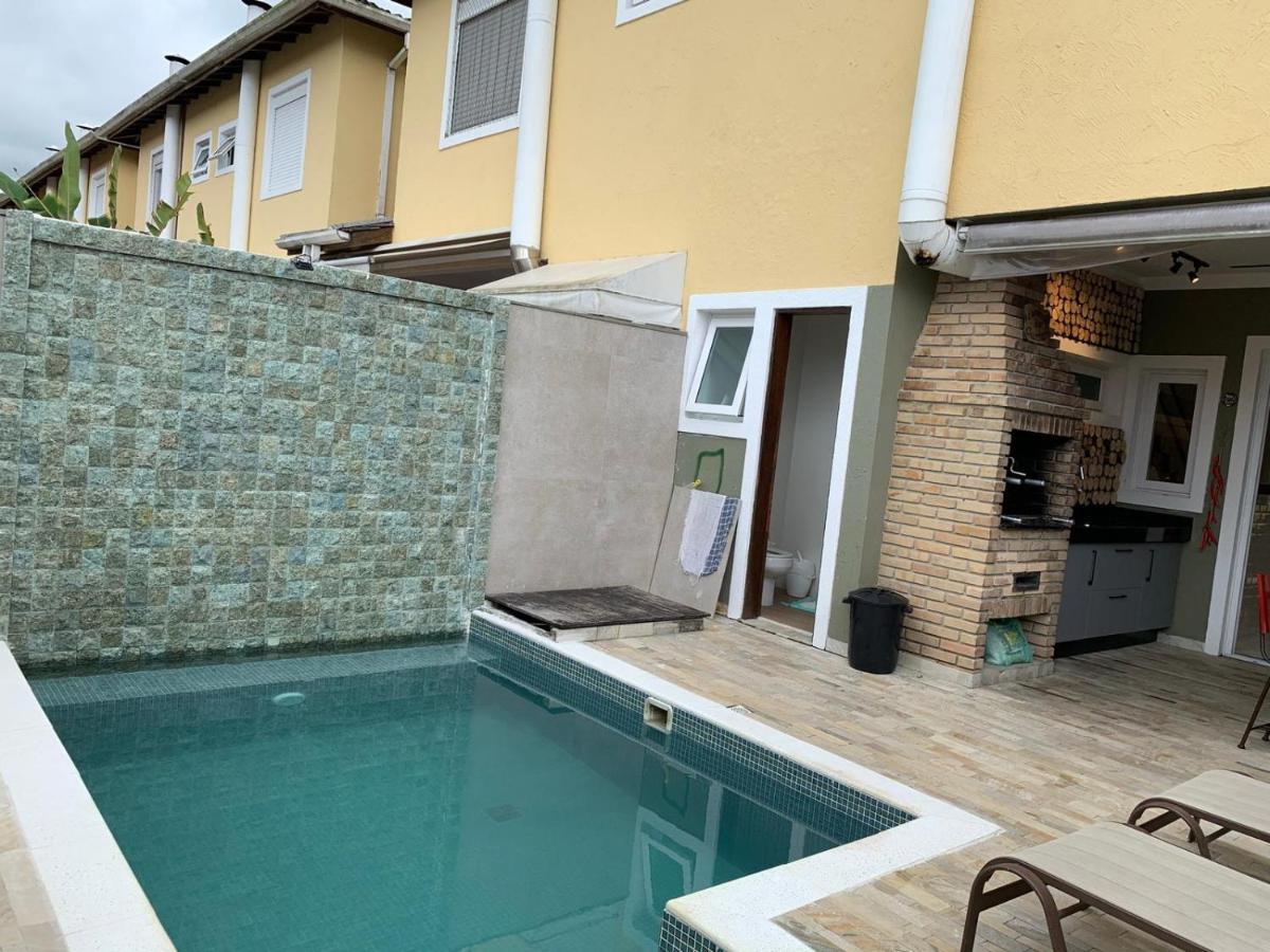 Casa em condomínio fechado, com piscina privativa em Juquehy São Sebastião Exterior foto